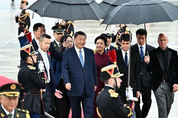 Chủ tịch Trung Quốc bắt đầu chuyến thăm châu Âu