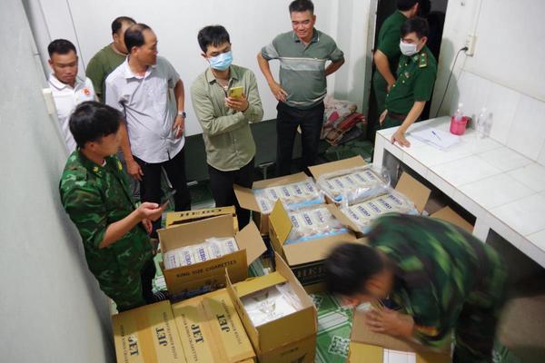 Tây Ninh: Thu giữ 14.500 gói thuốc lá lậu