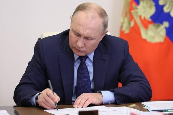 Tổng thống Nga ký sắc lệnh đầu tiên sau nhậm chức