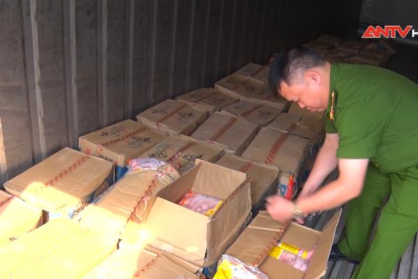 Lạng Sơn: Tiêu hủy 1, 5 tấn thực phẩm không rõ nguồn gốc