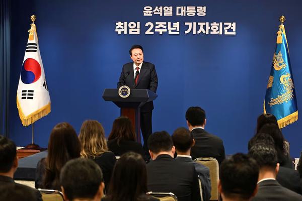 Tổng thống Hàn Quốc họp báo sau 21 tháng cầm quyền