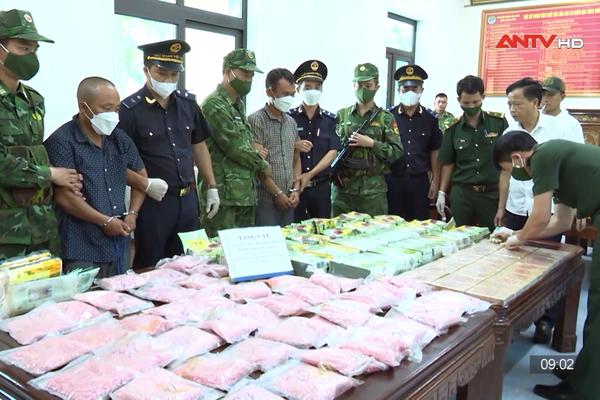 Bắt vụ vận chuyển 70 kg ma túy các loại vào Việt Nam