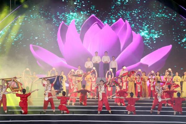 Bộ trưởng Tô Lâm dự khai mạc Lễ hội Làng Sen 2024