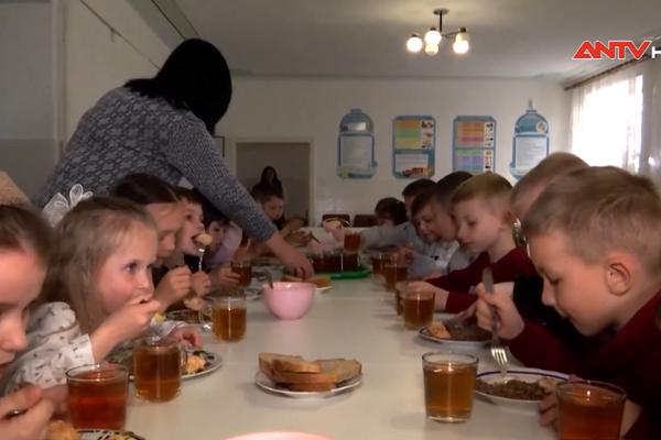 Chương trình trợ cấp bữa ăn học đường ở Ukraine