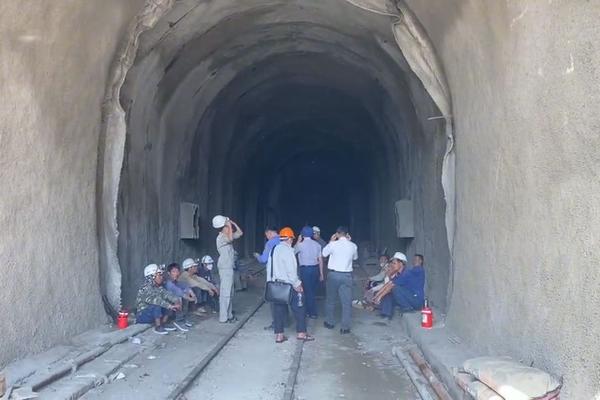 Khắc phục sự cố sạt lở hầm đường sắt Chí Thạnh