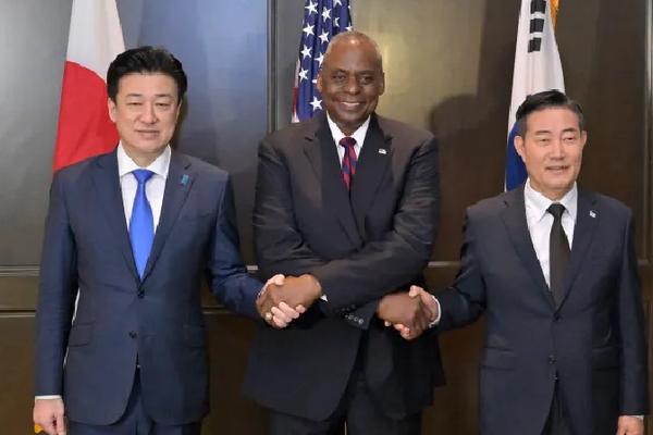 Bộ trưởng Quốc phòng Mỹ - Nhật - Hàn họp ba bên