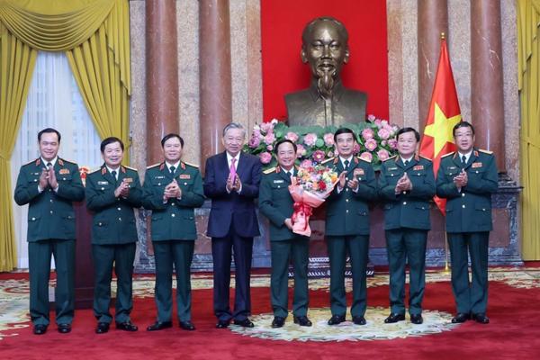 Chủ tịch nước trao quyết định bổ nhiệm Chủ nhiệm Tổng cục Chính trị QĐND Việt Nam