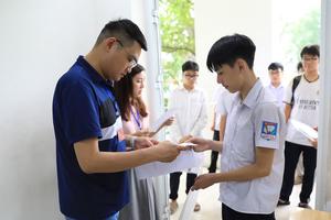 Học sinh Hà Nội kết thúc ngày đầu kỳ thi vào lớp 10 