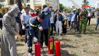 Quảng Ngãi: Hàng trăm học sinh thực hành chữa cháy