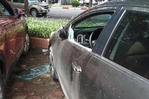 Hàng loạt ô tô ở ở khu đô thị Văn Quán bị đập vỡ kính trong đêm