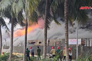 Cháy lớn xưởng sản xuất bột nhang tại huyện Bình Chánh