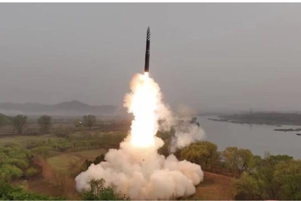 Triều Tiên phóng tên lửa đạn đạo ra vùng biển phía Đông 