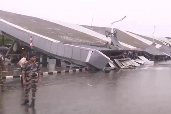 Sập mái che tại sân bay Ấn Độ, nhiều người thương vong