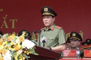 Bộ trưởng Lương Tam Quang dự Lễ ra mắt lực lượng tham gia bảo vệ ANTT ở cơ sở tại Nghệ An 