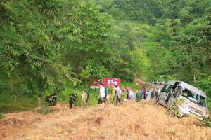 Bộ trưởng Bộ Công an chỉ đạo khẩn trương tìm kiếm các nạn nhân trong vụ sạt lở đất tại Hà Giang