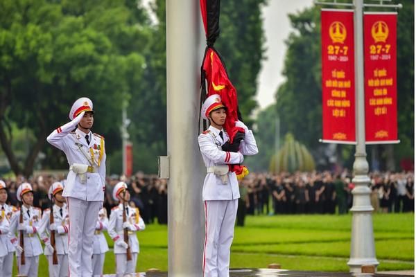 Nghi lễ thượng cờ rủ Quốc tang Tổng Bí thư Nguyễn Phú Trọng từ đảo xa tới miền núi cao Tổ quốc 