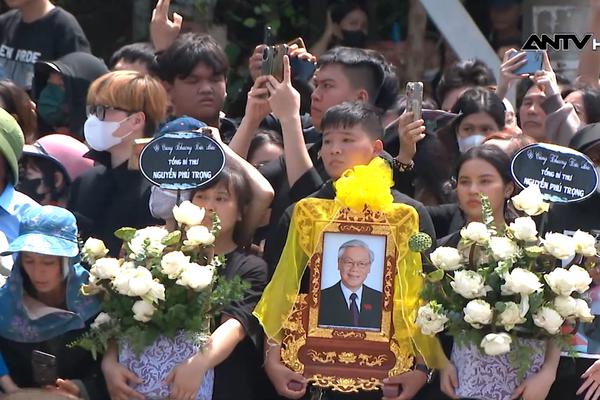 Dòng người tiếc thương tiễn Tổng Bí thư Nguyễn Phú Trọng về nơi an nghỉ cuối cùng