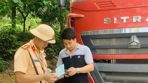 Công an tỉnh Tuyên Quang đa dạng hình thức tuyên truyền đảm bảo trật tự, an toàn giao thông