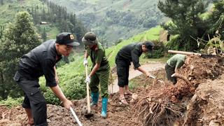 Công an hỗ trợ người dân bị thiệt hại do thiên tai