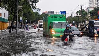 Lưu ý khi di chuyển trong những ngày mưa ngập tại Hà Nội