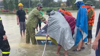 Công an Tuyên Quang cứu 3 người dân mắc kẹt trong lũ