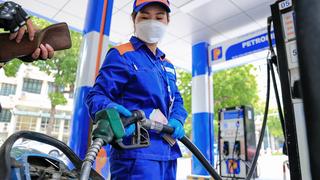 Giá xăng dầu bật tăng, RON 95 vọt lên hơn 21.000 đồng/lít