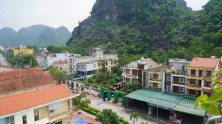 Huy động quân đội nổ mìn phá khối đá 300 tấn 'uy hiếp' nhà dân