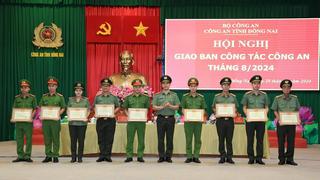 Làm hết việc chứ không hết giờ