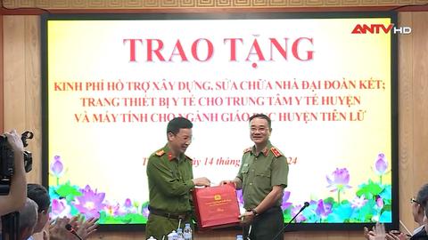 Trao tặng nhà cho người có công