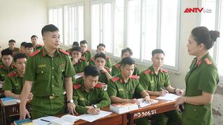 Những người thầy mang sắc phục Công an nhân dân