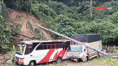 Mưa lớn gây lũ lụt và lở đất tại Indonesia và Malaysia