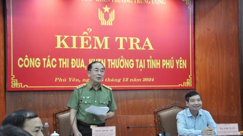 Thứ trưởng Trần Quốc Tỏ kiểm tra công tác thi đua, khen thưởng tại Phú Yên