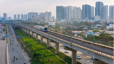 Phấn khởi đón tuyến Metro đầu tiên 