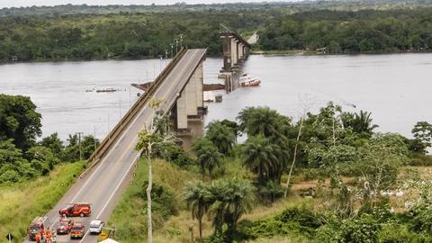 Hàng chục người mất tích trong vụ sập cầu tại Brazil 