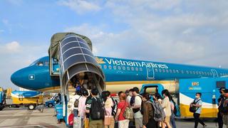 Cháy vé máy bay cao điểm Tết Ất Tỵ