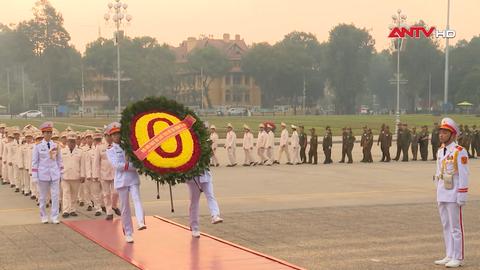 Đoàn đại biểu Công an xã, lực lượng tham gia bảo vệ ANTT ở cơ sở tiêu biểu vào Lăng viếng Chủ tịch Hồ Chí Minh 