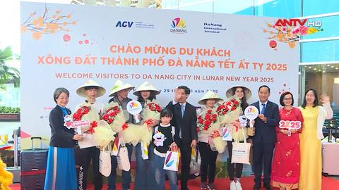 Đà Nẵng chào đón những du khách quốc tế đầu tiên năm mới Ất Tỵ 2025