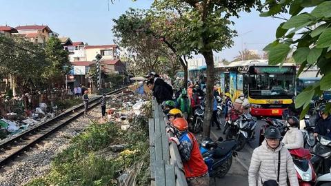 Va chạm với tàu hỏa ở Ngọc Hồi, 1 người tử vong