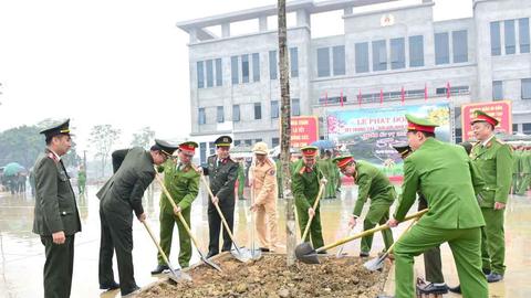 Công an Tuyên Quang hưởng ứng “Tết trồng cây đời đời nhớ ơn Bác Hồ”