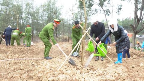 Lạng Sơn: Ra quân trồng hơn 11.000 cây xanh 