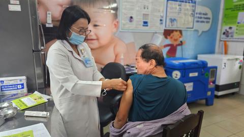 Người dân tiêm vaccine phòng cúm tăng cao