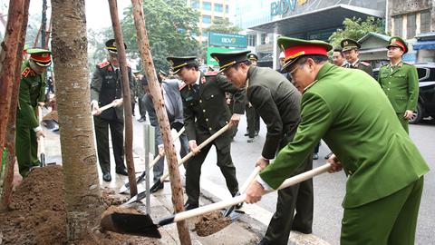 Bộ Công an hưởng ứng phong trào trồng cây, gây rừng