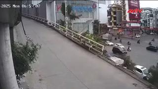 Máy xúc chết máy rơi xuống vực, tài xế tử vong