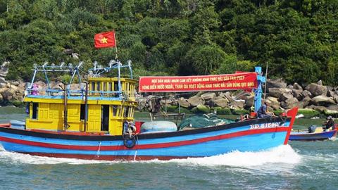 Bình Định: Niêm phong, cấm tàu cá không đăng kiểm ra khơi