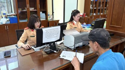 Công an tỉnh Hà Nam tiếp nhận hơn 1.000 hồ sơ cấp, đổi GPLX sau 10 ngày triển khai