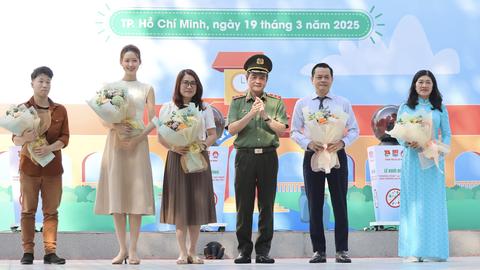 Khởi động chương trình "School Tour" và "Uni Tour: nói không với ma túy