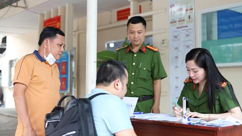 Người dân hài lòng chất lượng phục vụ đổi, cấp giấy phép lái xe ở công an xã