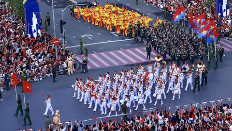 Tự hào chung hội non sông