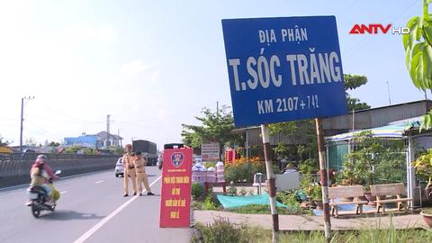 Cảnh sát giao thông Sóc Trăng hỗ trợ người dân về quê nghỉ lễ