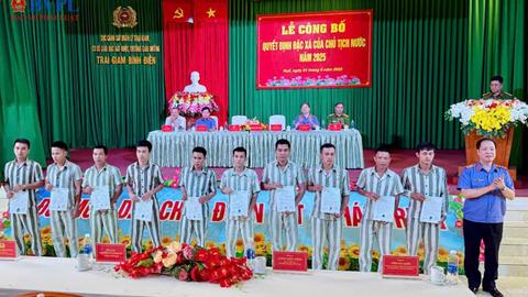 Trao quyết định đặc xá của Chủ tịch nước cho các phạm nhân